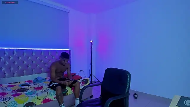 sky_honey Adlı Modelin Canlı XXX Sohbeti