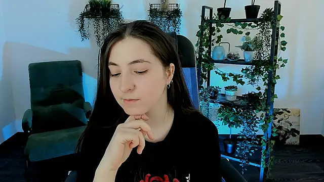 VirtuallVoyant Adlı Modelin Canlı XXX Sohbeti