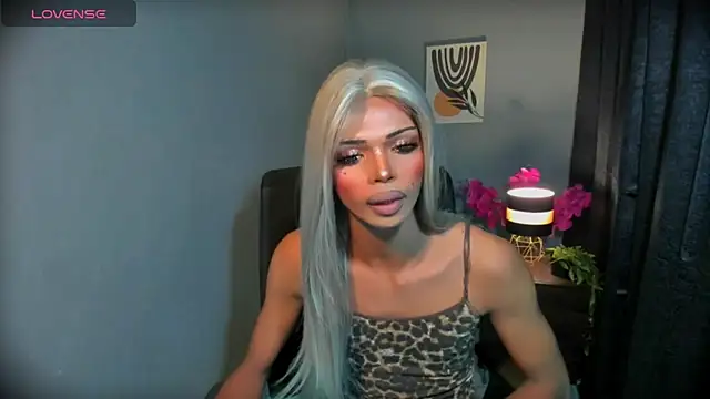 xEllaineCumsLotx 网络视讯表演