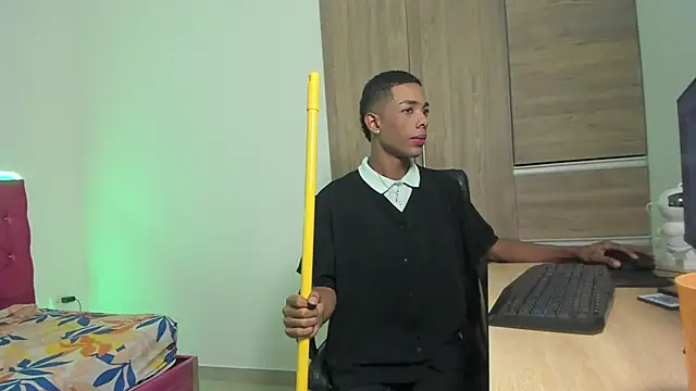 timmy_tur11: διαδικτυακό σόου στην κάμερα