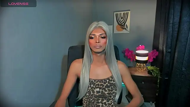 xEllaineCumsLotx 在線直播表演