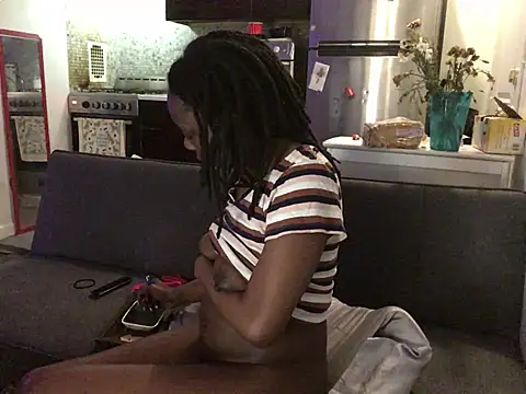 littyleesh1 Show in webcam