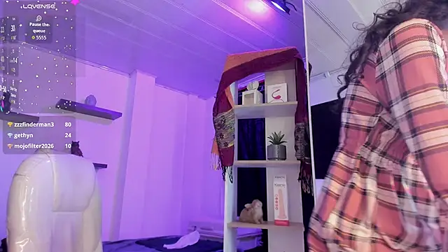 Chat +18 de Miniadelf ao vivo