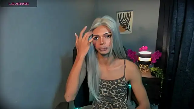 xEllaineCumsLotx Show Webcam