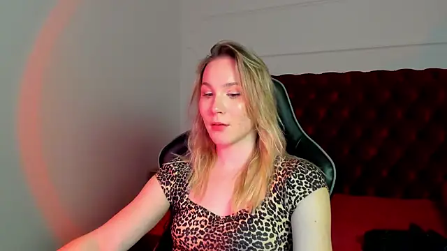 Chat +18 de ElaraVoltage ao vivo