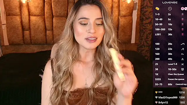 Chat +18 de KiaraCarter ao vivo