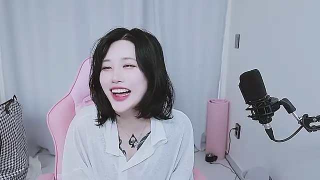 MISA_02 Adlı Modelin Canlı XXX Sohbeti