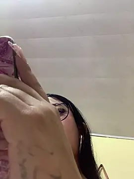 Chatroom XXX en direct de Candy_LS