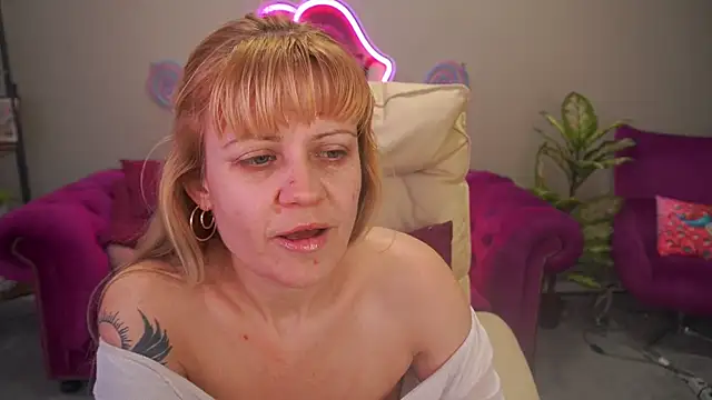 دردشة BellaLaPetit الجنسية المباشرة