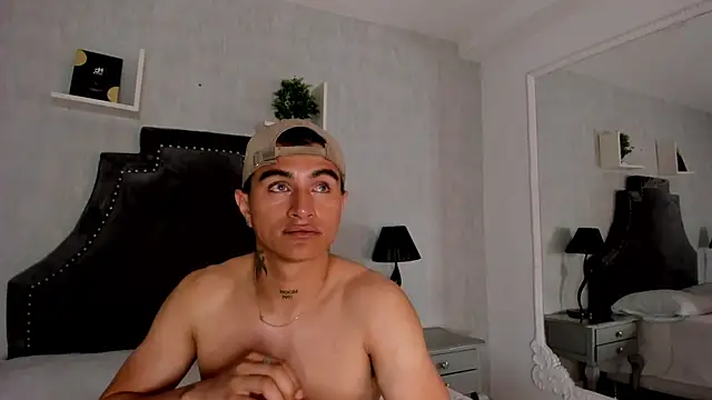 LiamDeep's Live XXX Chat