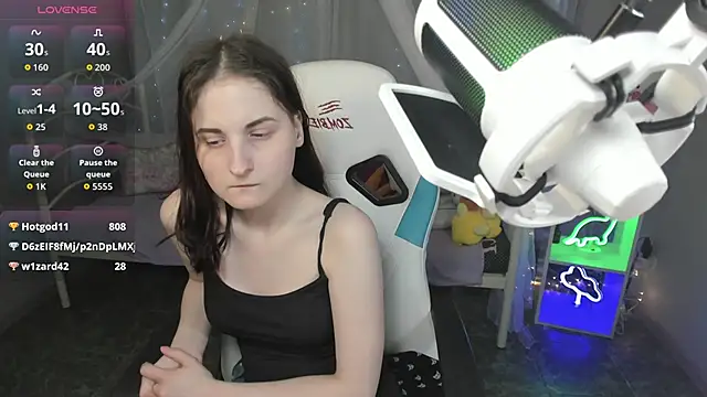XXX chat uživo modela KiraDuvall
