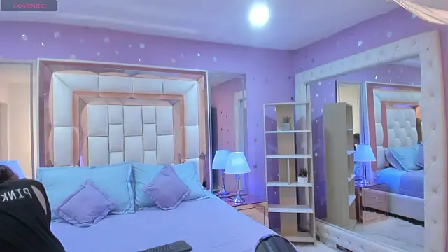 Goldentemptation_ live XXX chat