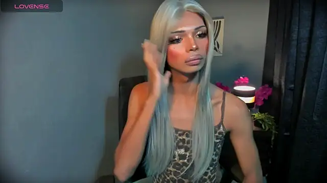 xEllaineCumsLotx 在線直播表演