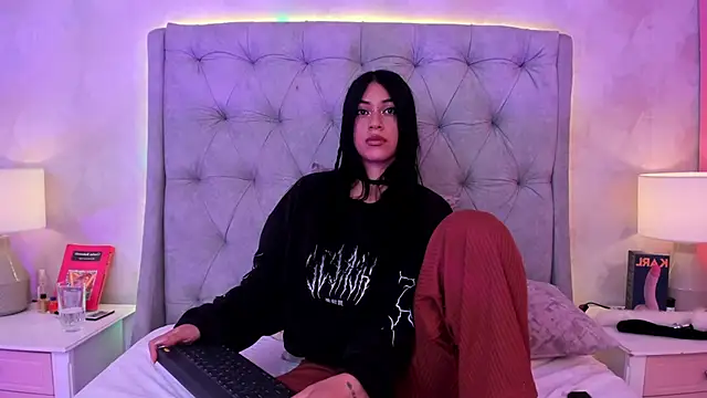 Chatroom XXX en direct de MiaLiberty