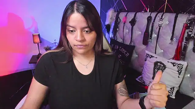 victoria__floyd Chat XXX in diretta