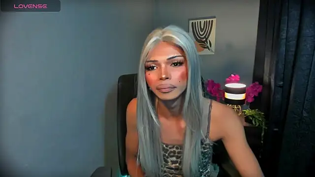 xEllaineCumsLotx 网络视讯表演