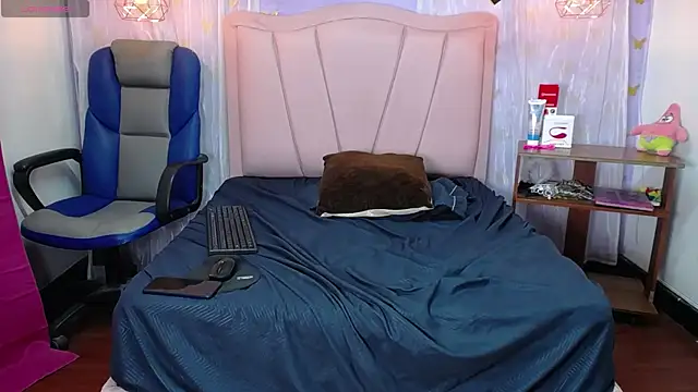 Chat XXX en directo de Charlotte2cute