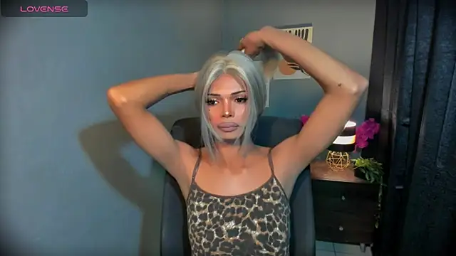 xEllaineCumsLotx Show Webcam