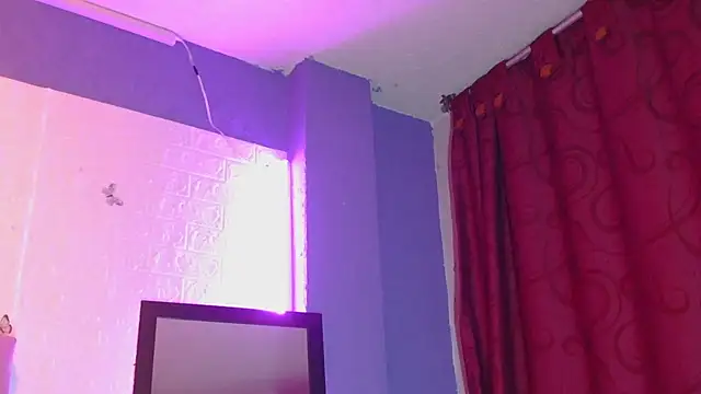 Saraa_Velvett Webcam Show