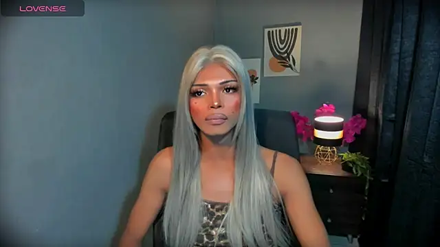 xEllaineCumsLotx 网络视讯表演