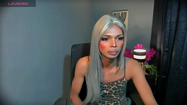 xEllaineCumsLotx Show in webcam