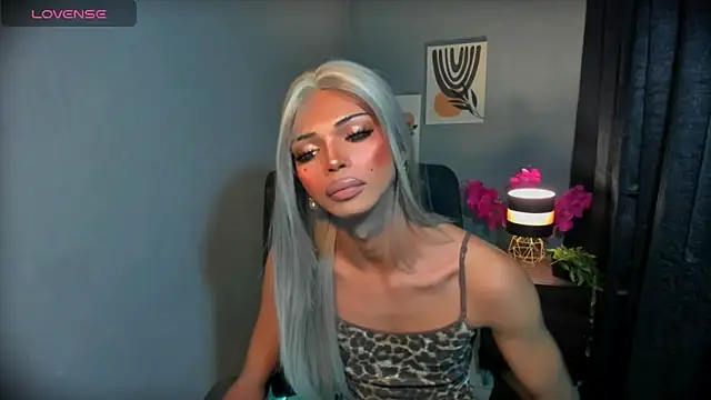 xEllaineCumsLotx Show Webcam