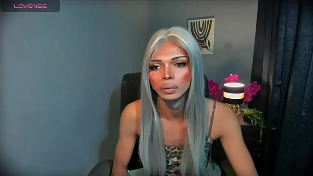 xEllaineCumsLotx Show Webcam