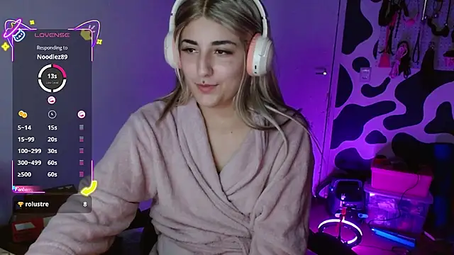 hi_elora Chat XXX in diretta