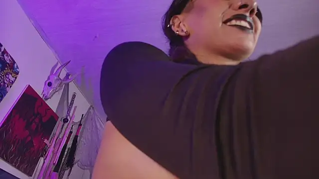 agathaaiko6 Adlı Modelin Canlı XXX Sohbeti