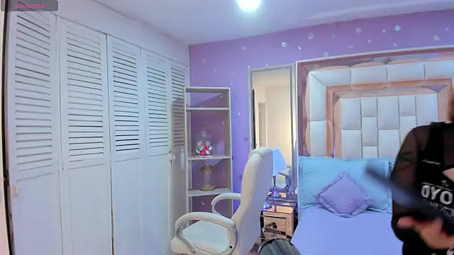 Goldentemptation_ Pertunjukan Webcam