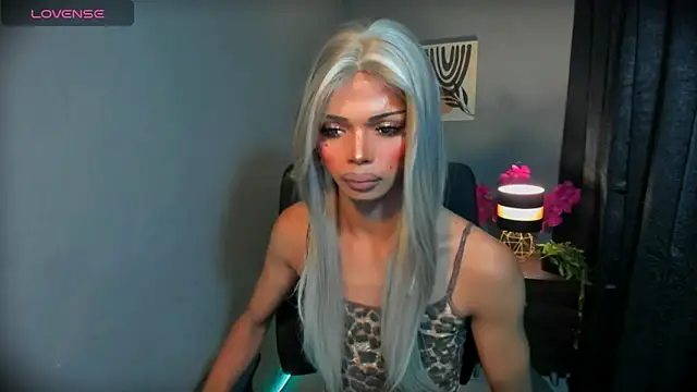 xEllaineCumsLotx Show Webcam