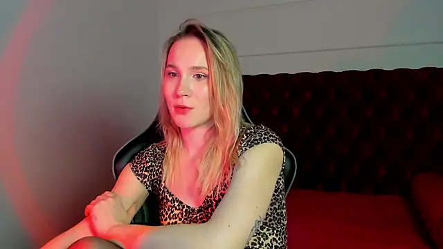 Chat XXX en directo de ElaraVoltage