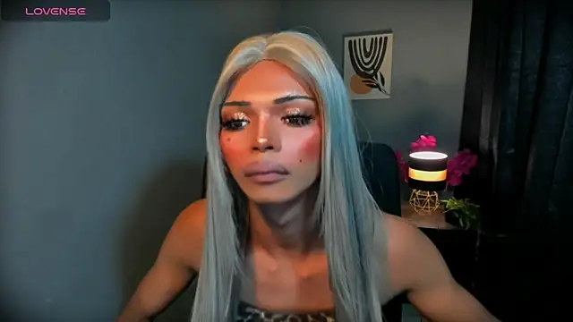 xEllaineCumsLotx 网络视讯表演