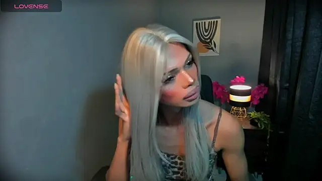 xEllaineCumsLotx 在線直播表演