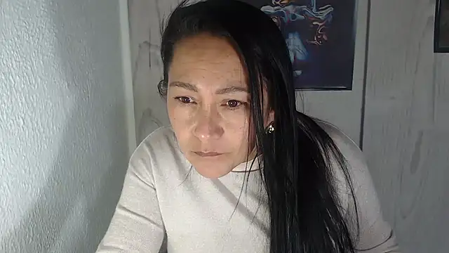 JULIANAWET69 Adlı Modelin Canlı XXX Sohbeti