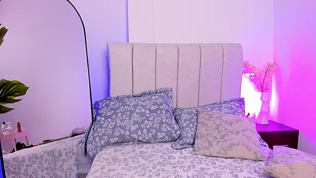 KaliBloom's Live XXX Chat