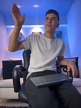 AdrianRinaldi Adlı Modelin Web Kamerası Şovu