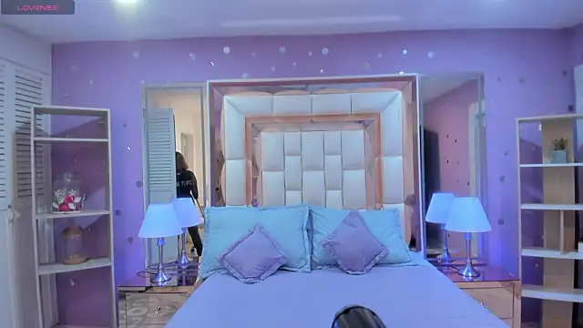 Chat XXX en directo de Goldentemptation_