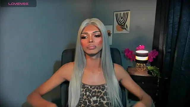 xEllaineCumsLotx 在線直播表演