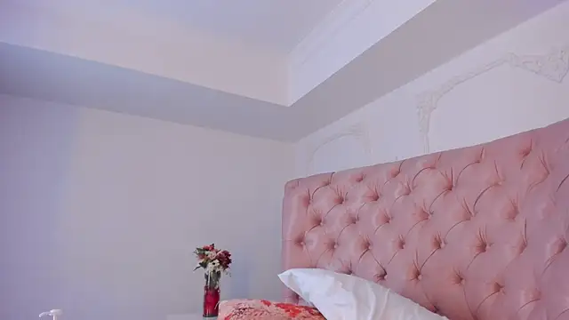 LucianaBlanco_ Adlı Modelin Canlı XXX Sohbeti