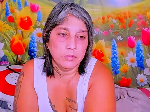 indianroxy's Live XXX Chat