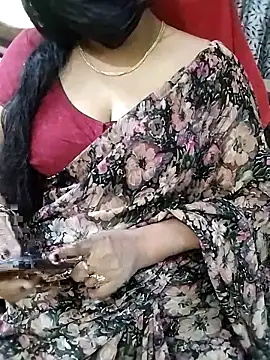 Pokazy przed kamerką – sravyasexyy