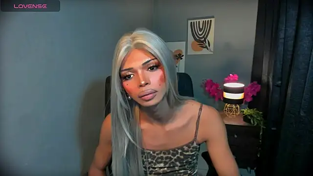 xEllaineCumsLotx Show in webcam