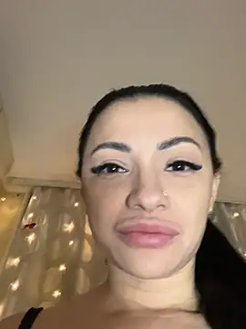 Layana_Ro Chat XXX in diretta