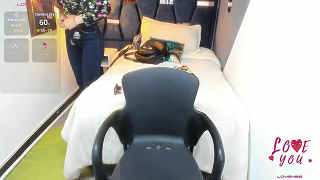 Abril_Fox__ Adlı Modelin Canlı XXX Sohbeti