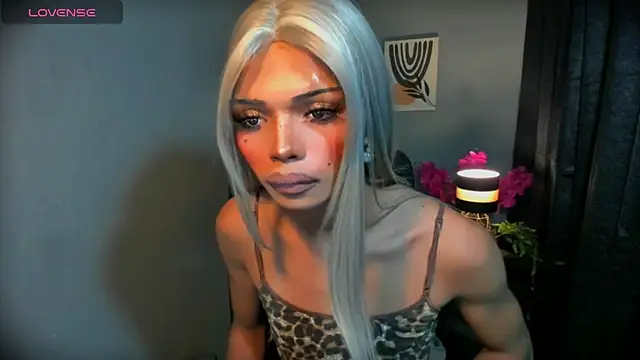 xEllaineCumsLotx 网络视讯表演