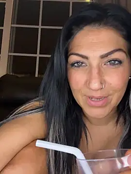 LittleMissEeve 即時 XXX 聊天