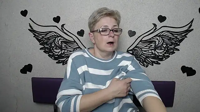 EmiliaGreen Live XXX chat