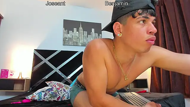 Benjamin_More24 Chat XXX live