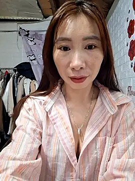 Adela-222のウェブカメラショー